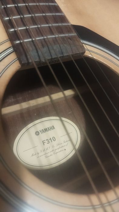 Гитара Yamaha акустическая
