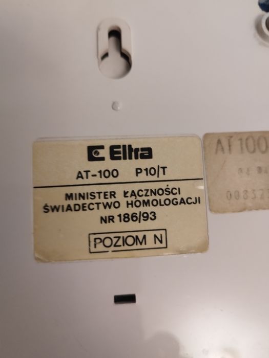 Dwa telefony stacjonarne retro