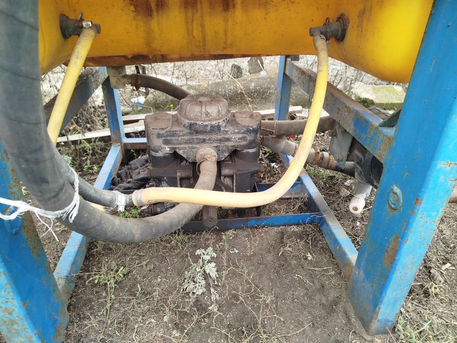 Оприскувач 600л.