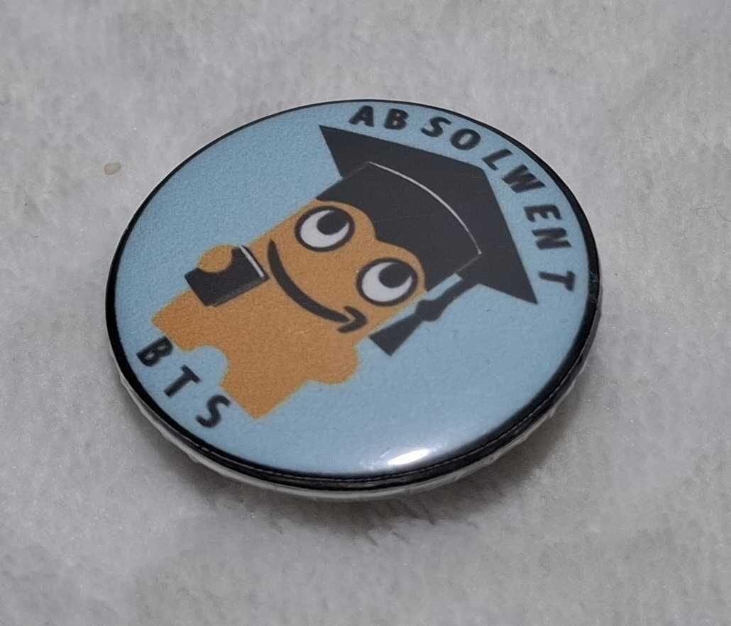 Przypinka, Amazon, Peccy Absolwent BTS, 3,2cm