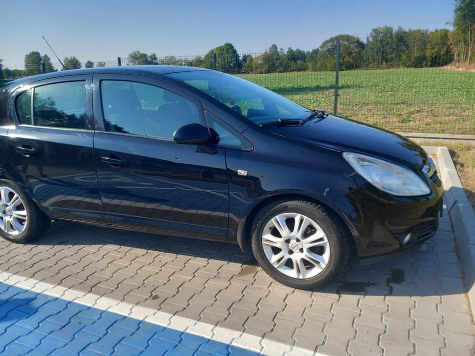 Sprzedam Opla Corsę z 2009 roku. Silnik 1.4 litra V8. W dobrym stanie,