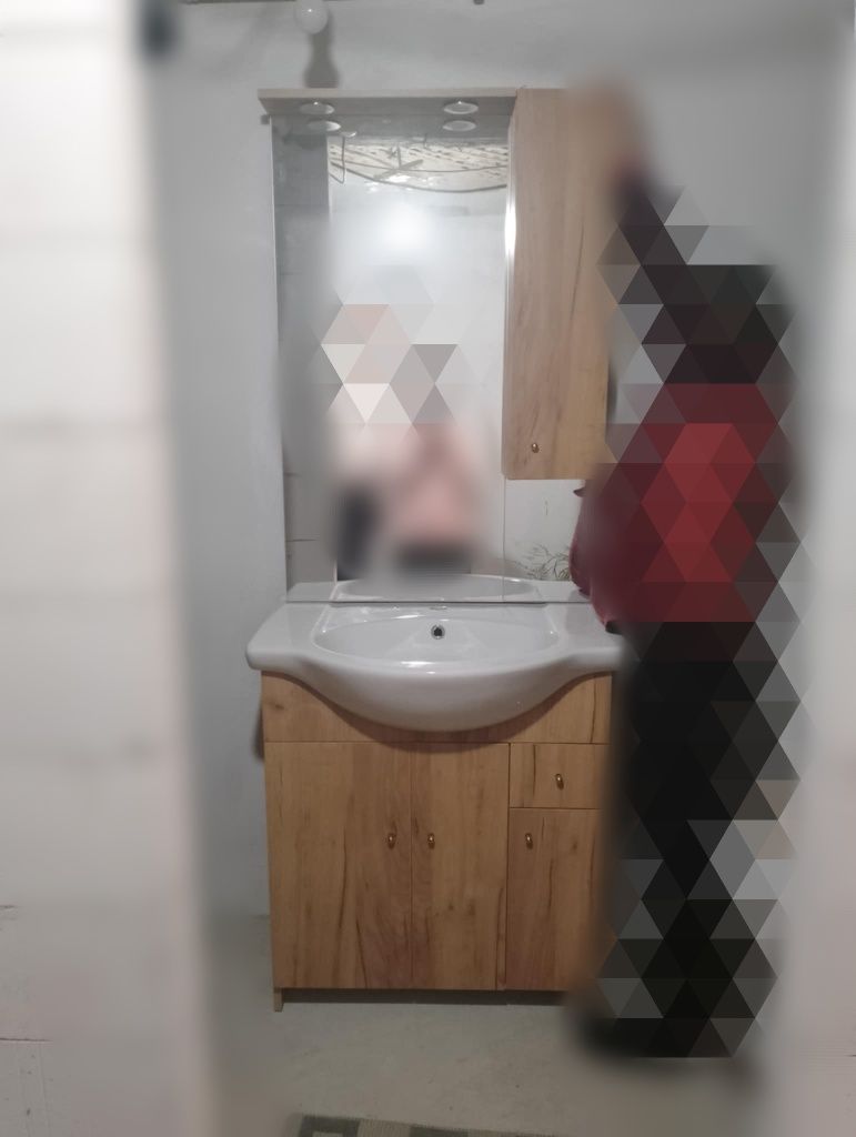 Тумбочка з дзеркалом до ванни