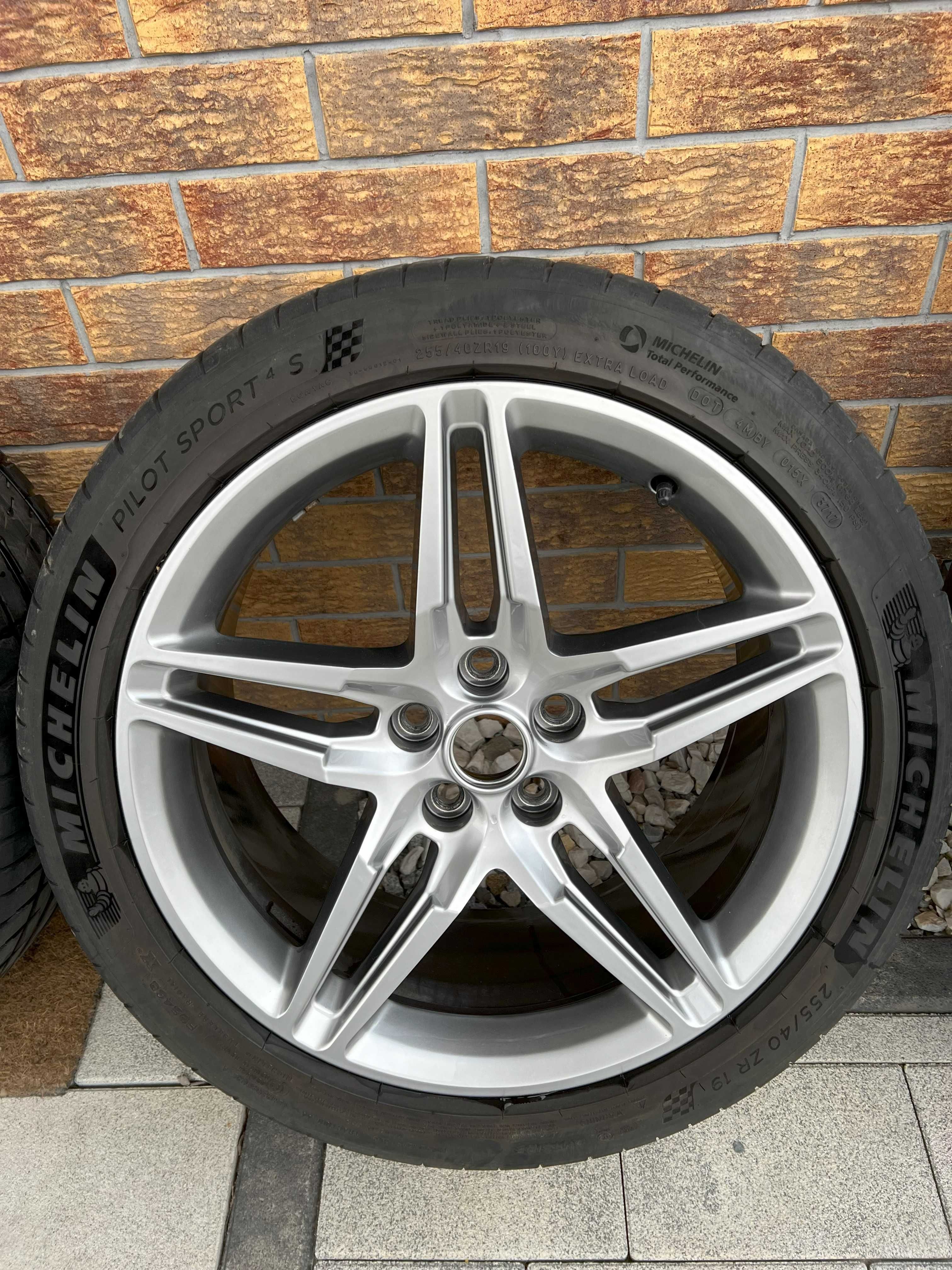 Oryginalne Felgi Ford Mustang VI 19  opony  225/40/19 komplet