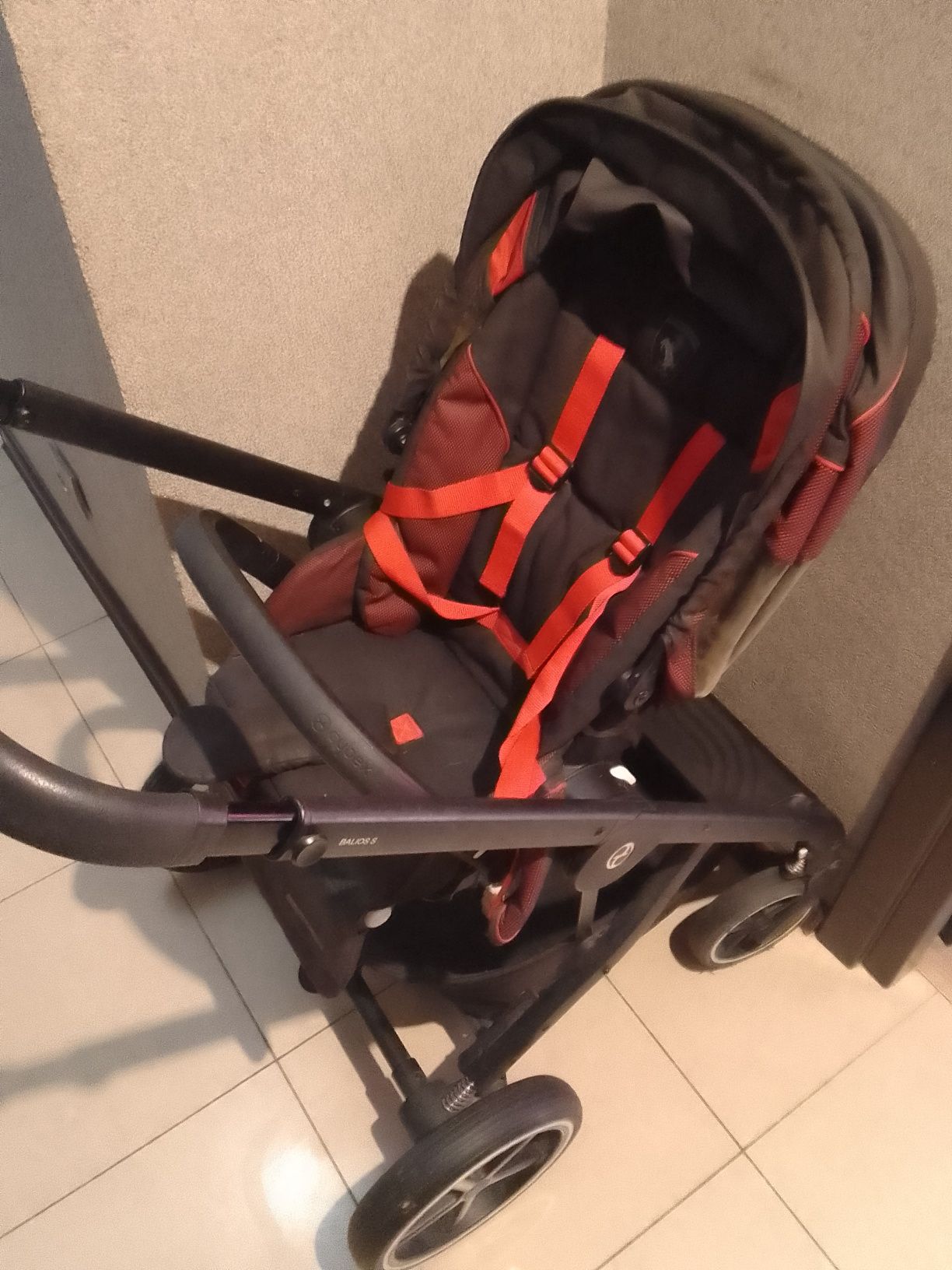 Wózek spacerowy Cybex wersja Ferrari.