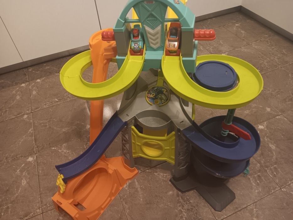 Tor Wyścigowy Fisher-Price
Producent:	
Fish