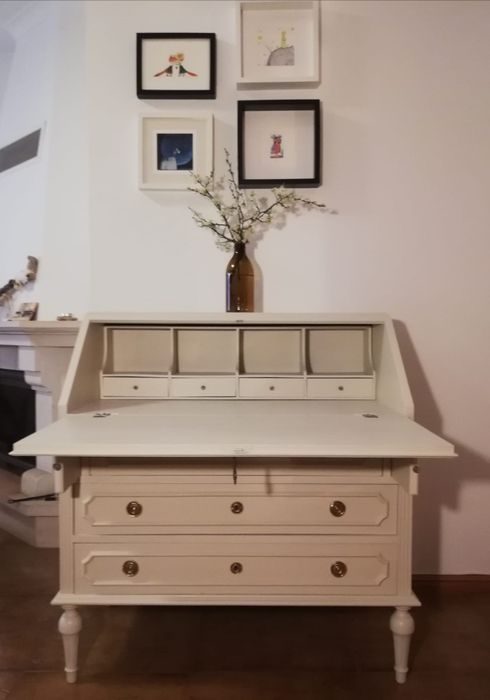 Escrevaninha restaurada