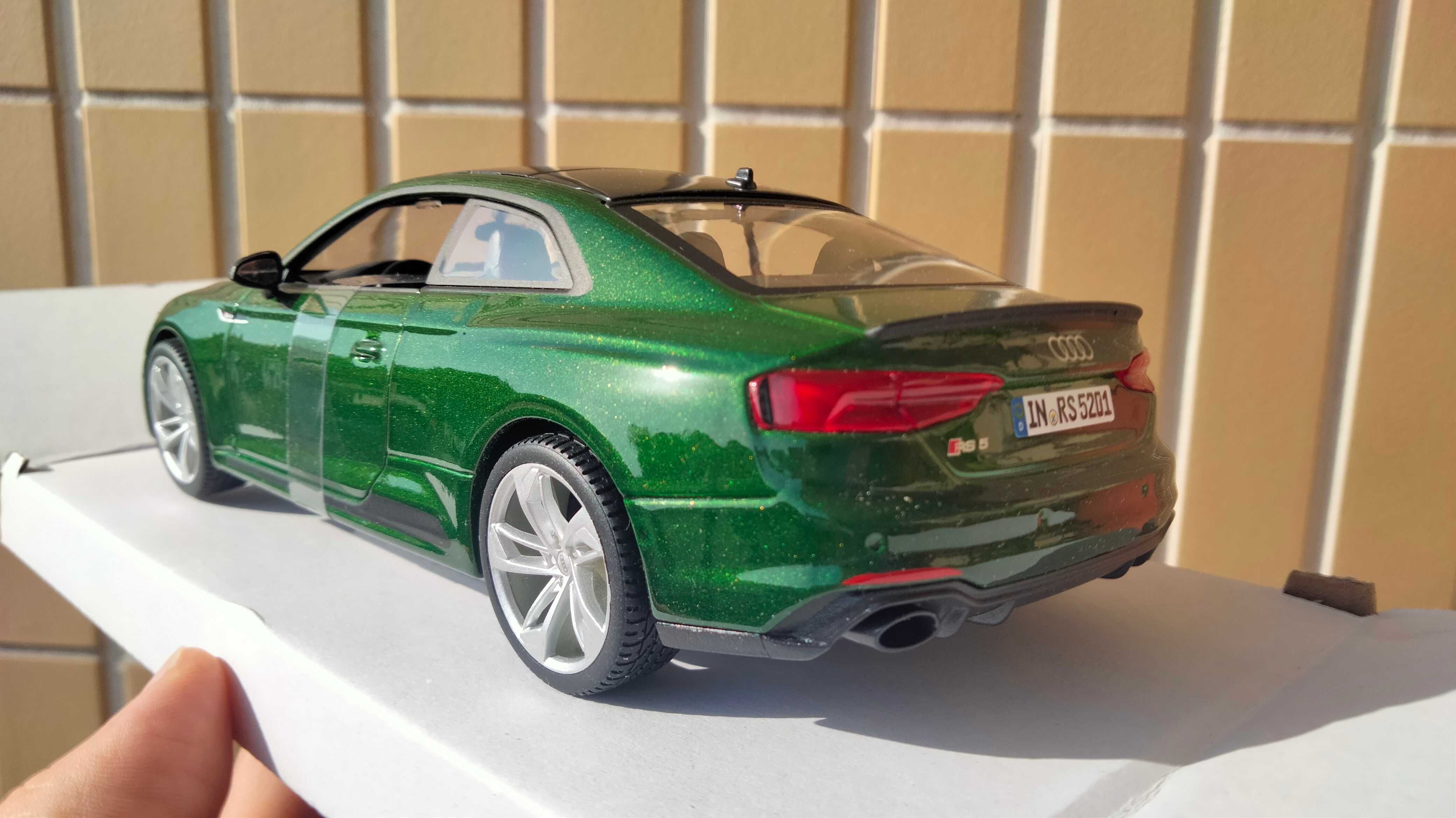 Audi RS5 Coupé (1:24)