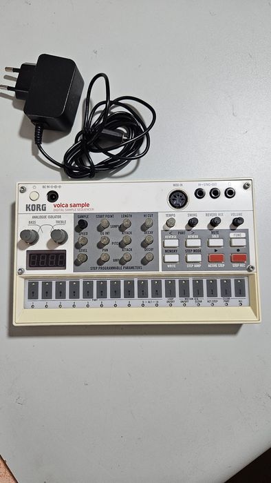korg volca sample + зарядний пристрій