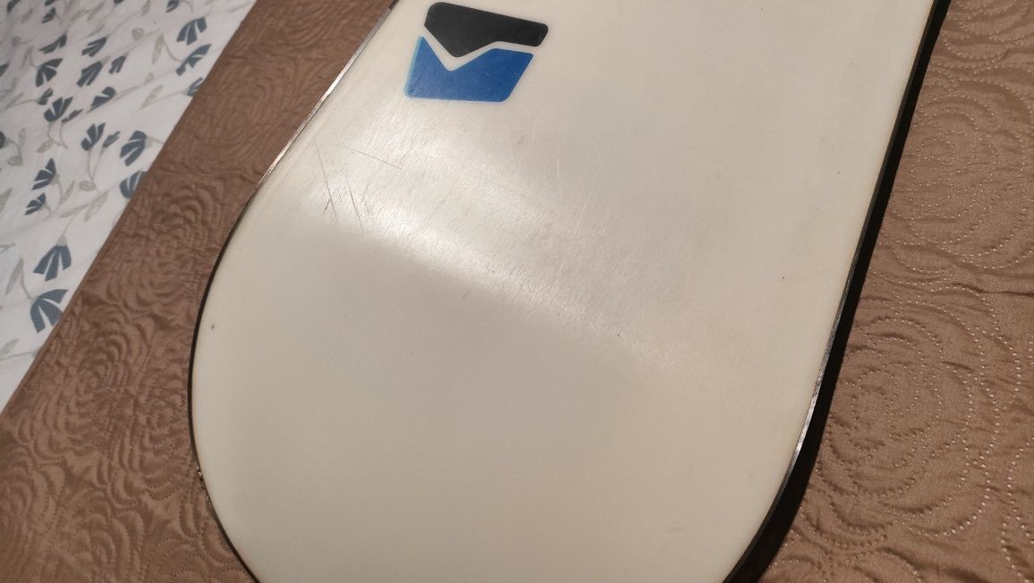 Deska snowboardowa Nidecker 148 z wiązaniami