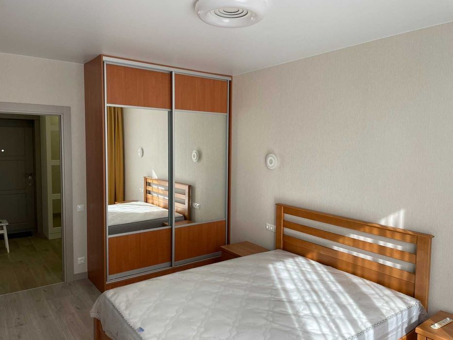 Оренда 2-х кім.  Олександра Олеся 4  Варшавськ квартал .Без комісіі