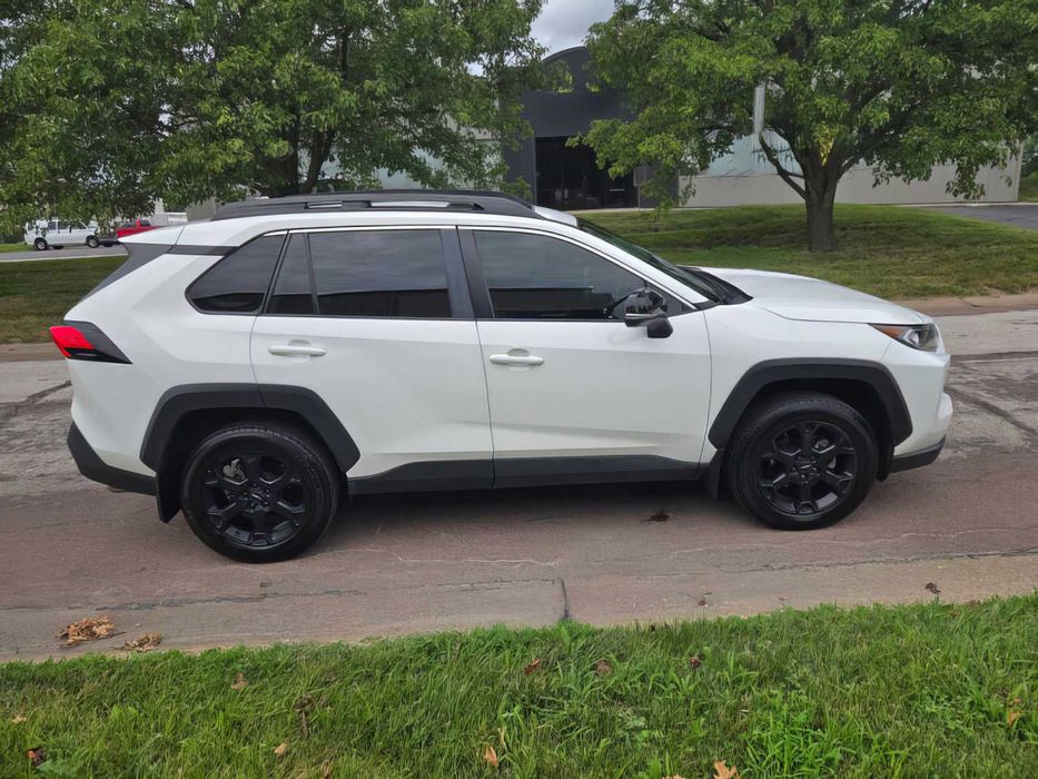 Toyota RAV4      2021