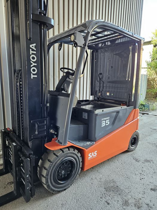 Електронавантажувачі Toyota з Li-ion АКБ. Вилочные погрузчики Тойота