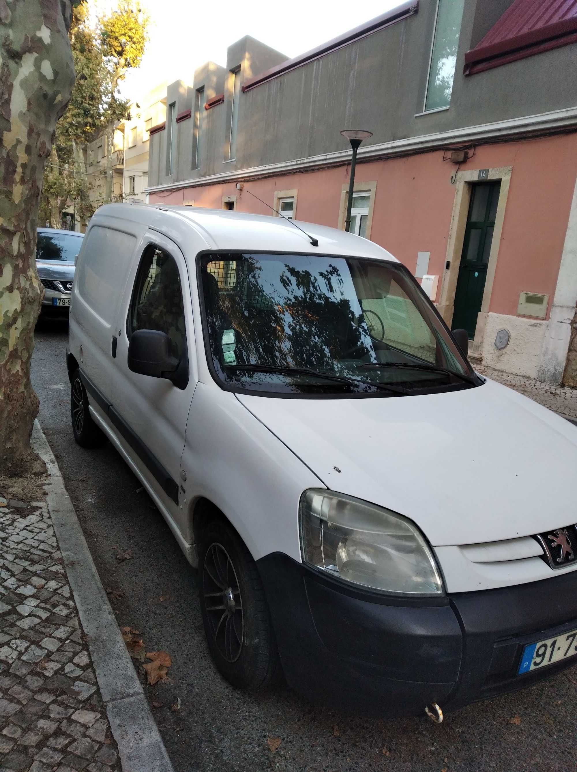 Vende-se Carrinha Peugeot Partner 2.0 HDI, usada.