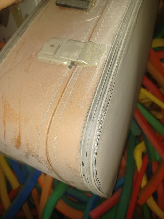 Продам четыре чемодана и сумку дорожную  времен ссср