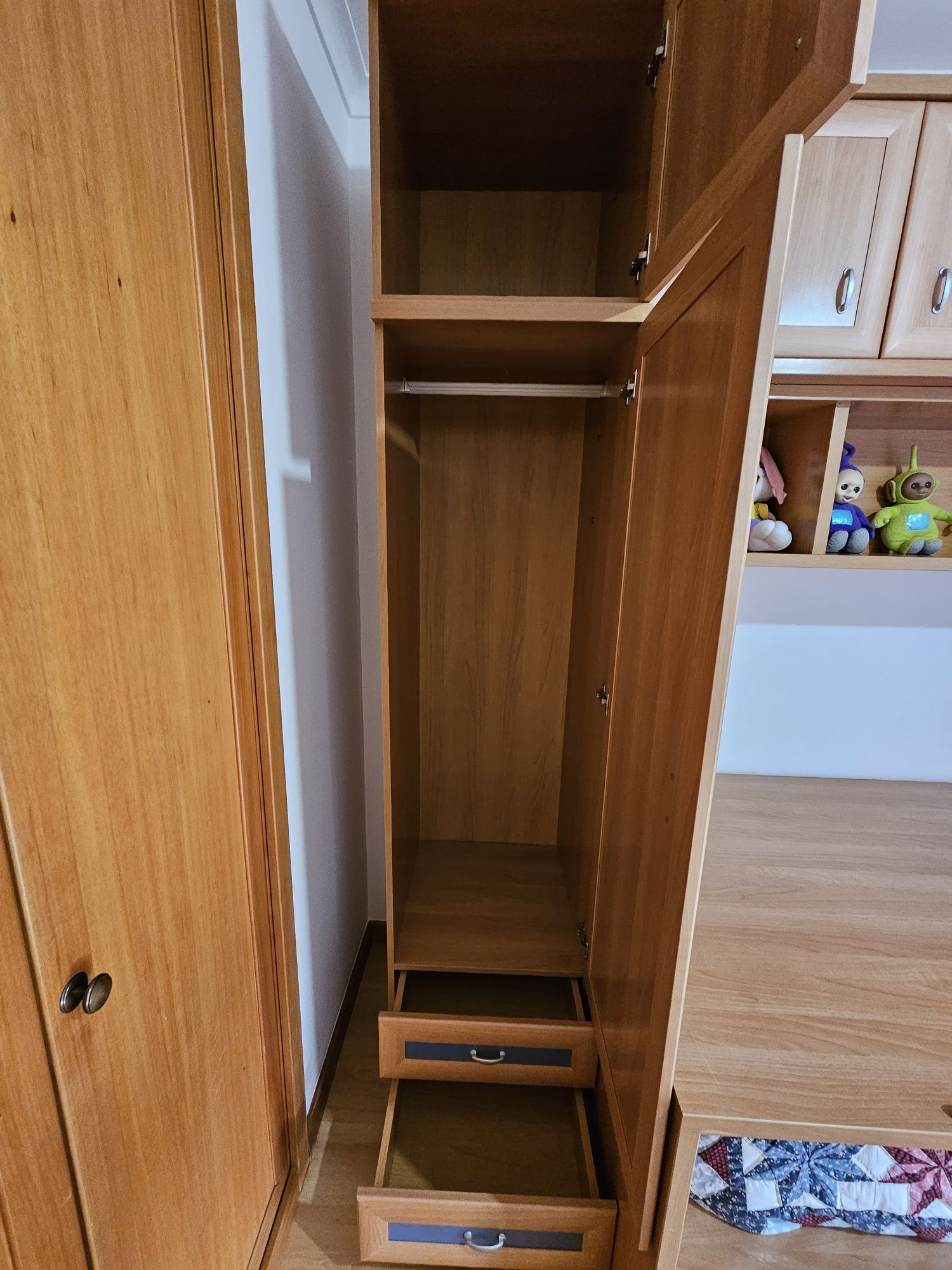 Mobília de Quarto de Criança em Madeira