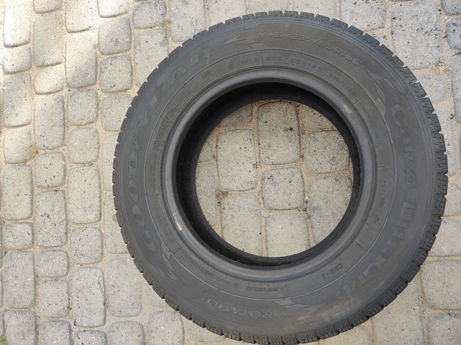 235.65.16c Dwie opony zimowe Goodyear Cargo UltraGrip