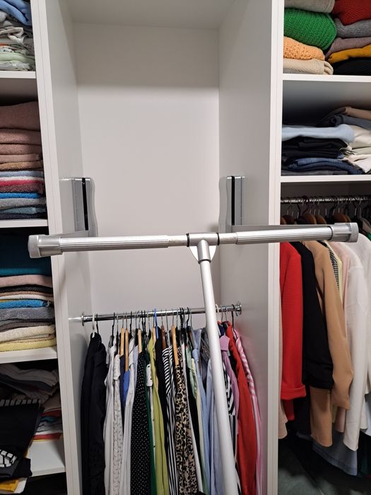 Wieszak opuszczany do szafy pantograf