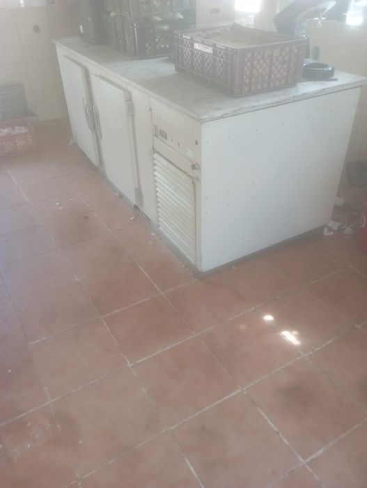 Mesa de frio em bom estado a funcionar