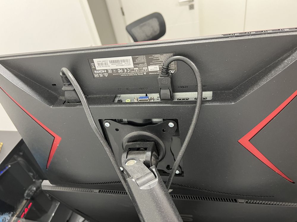 Monitor AOC 24" 144hz IPS