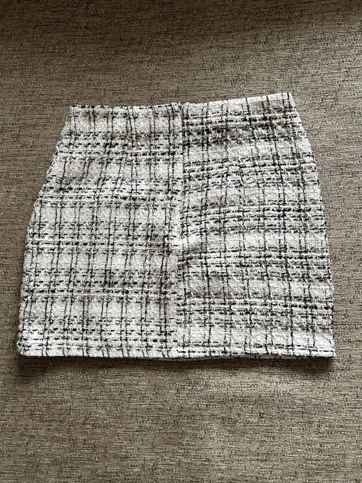 Твідова спідниця міні, біло-чорна, з ґудзиками, розмір М