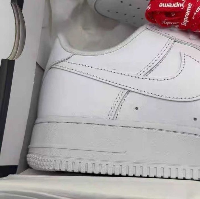 Buty meskie Nike Air Force 1 Low Supreme White R.37.5