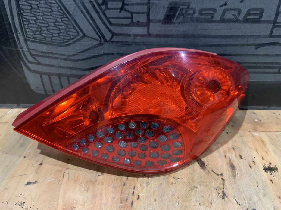 Peugeot 207 HB lampa prawa tylna prawy tył kompletna Europa
