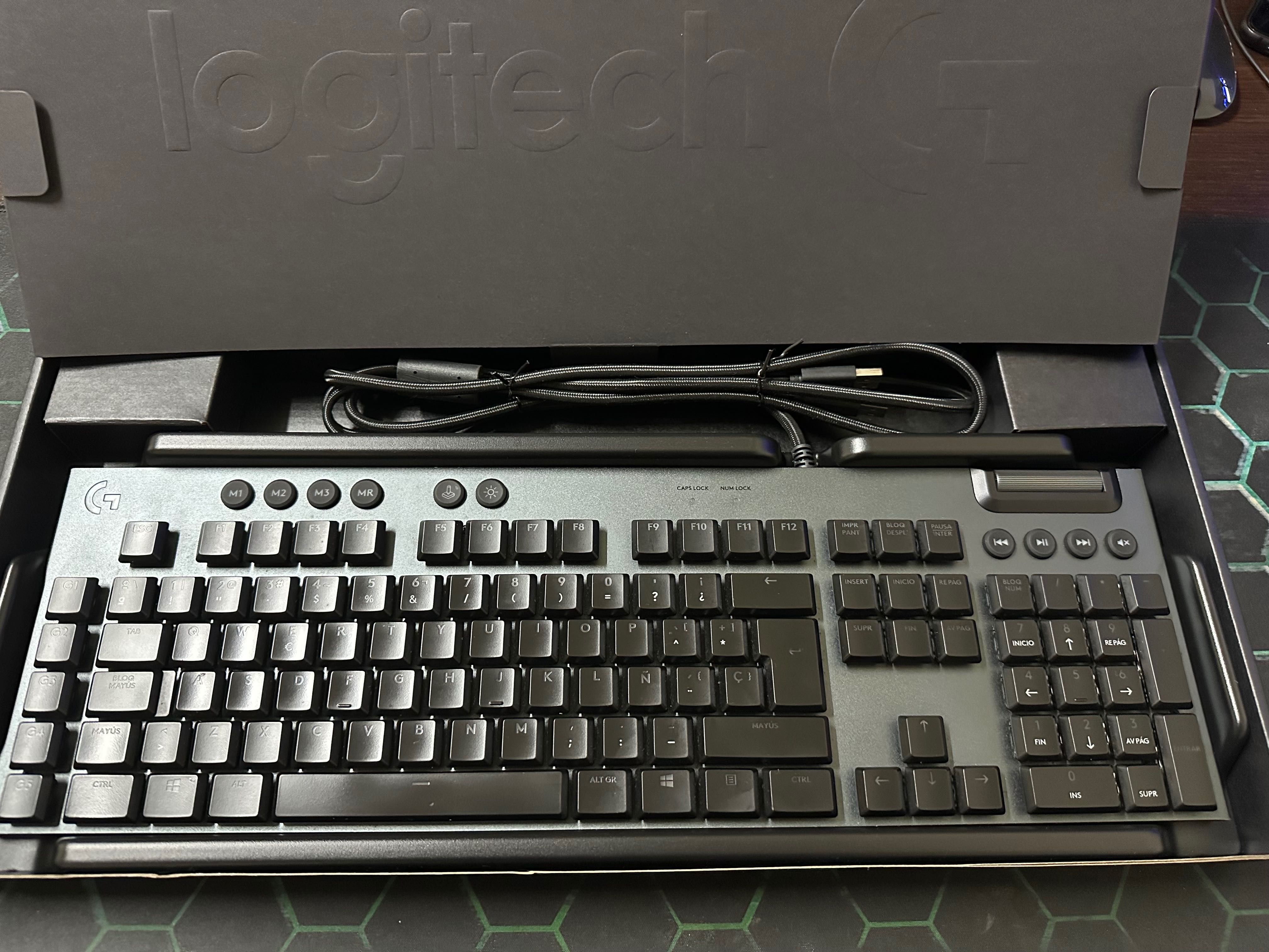 Teclado gaming mecanico LOGITECH G815 LIGHTSYNC RGB