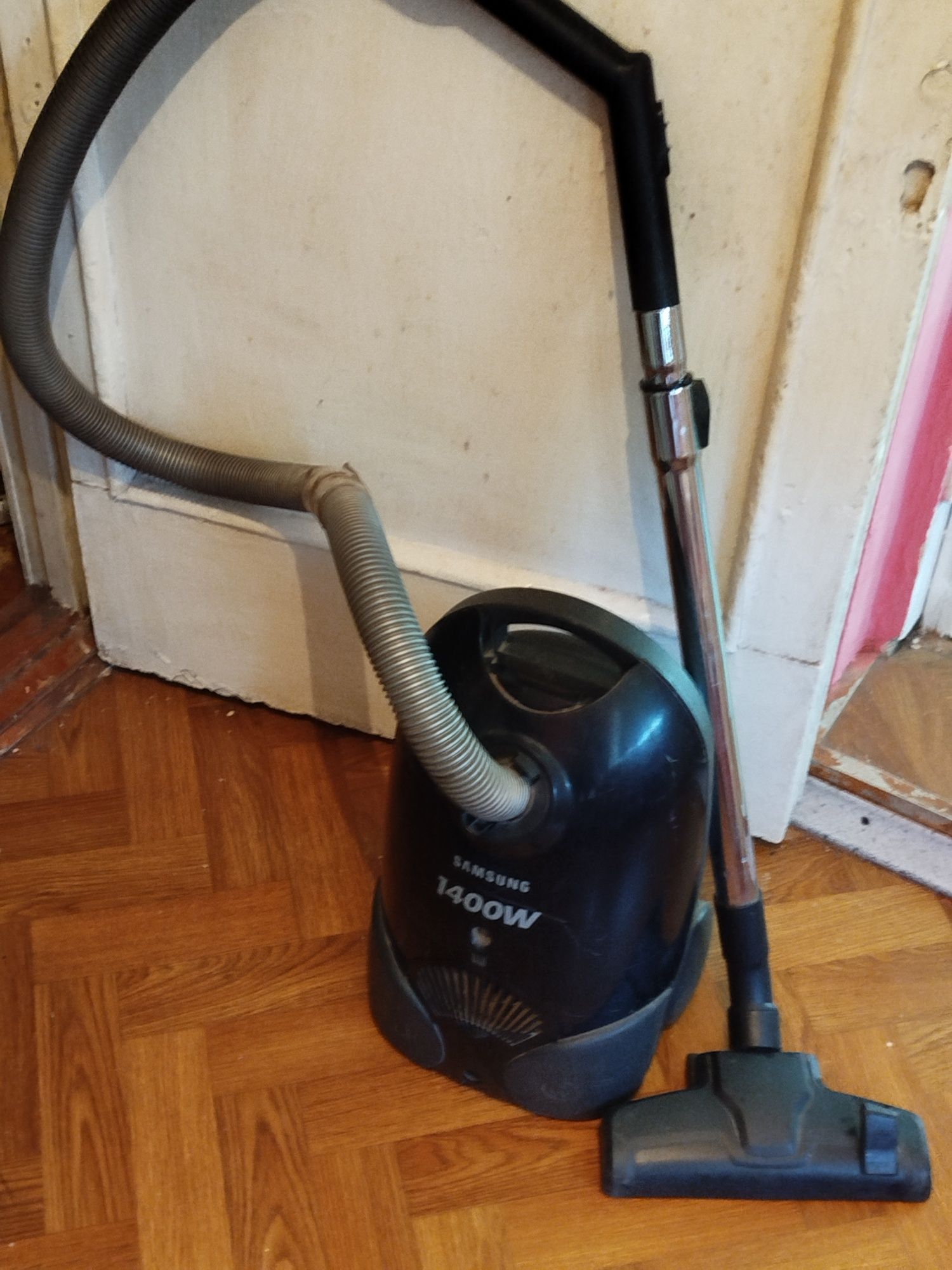 Пылесос Samsung  1400 w., полностью исправен.