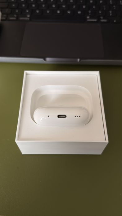 Oryginalne Apple AirPods Pro (2nd generation) stan bardzo dobry.