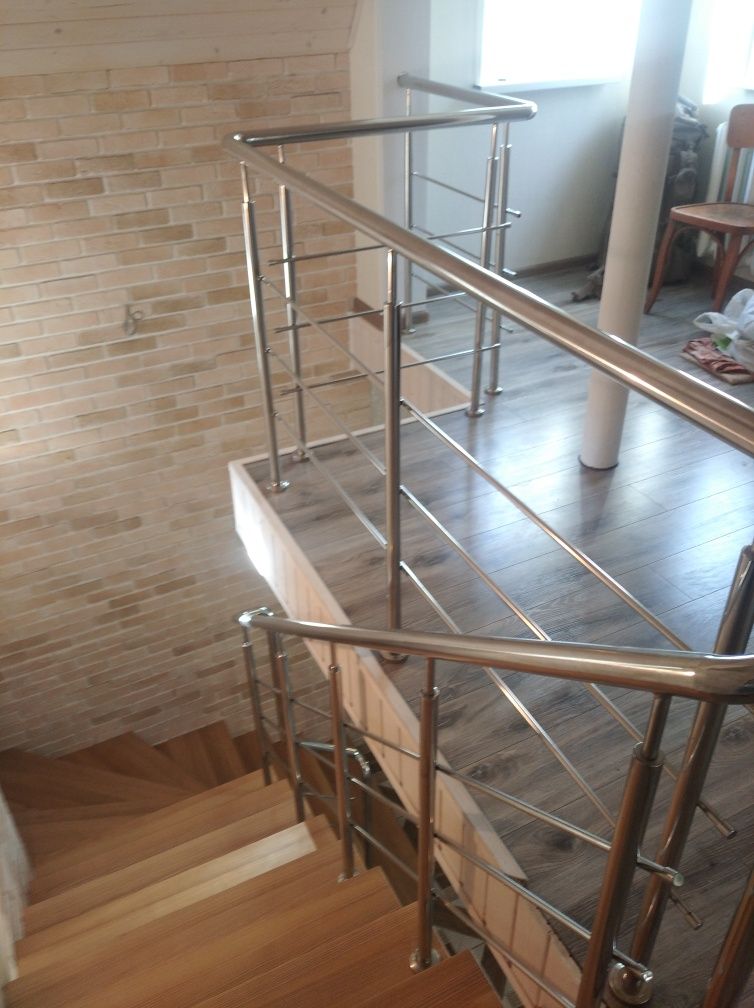Сходи лофт металевий каркас перила сходинки лестница драбина