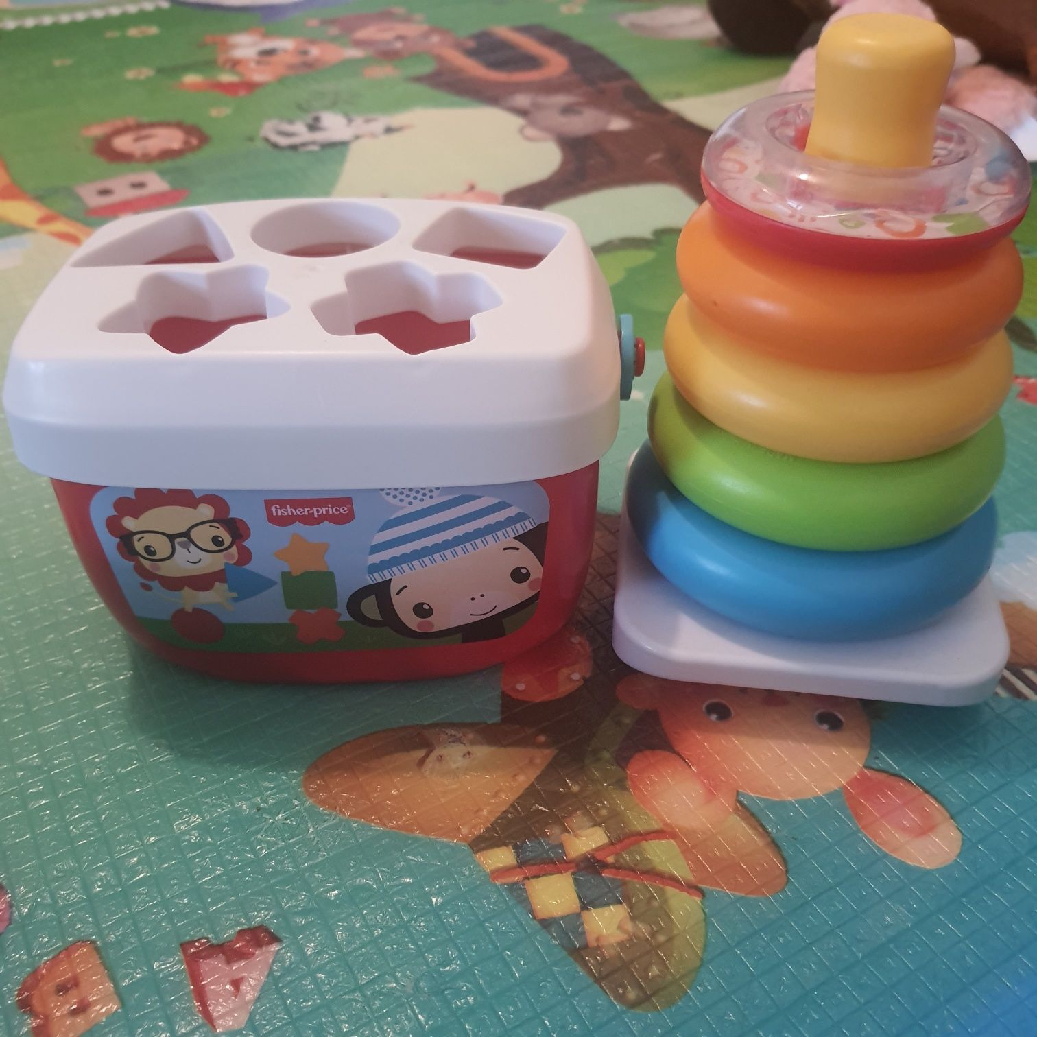 Zestaw fisher price piramida plus sorter kształtów