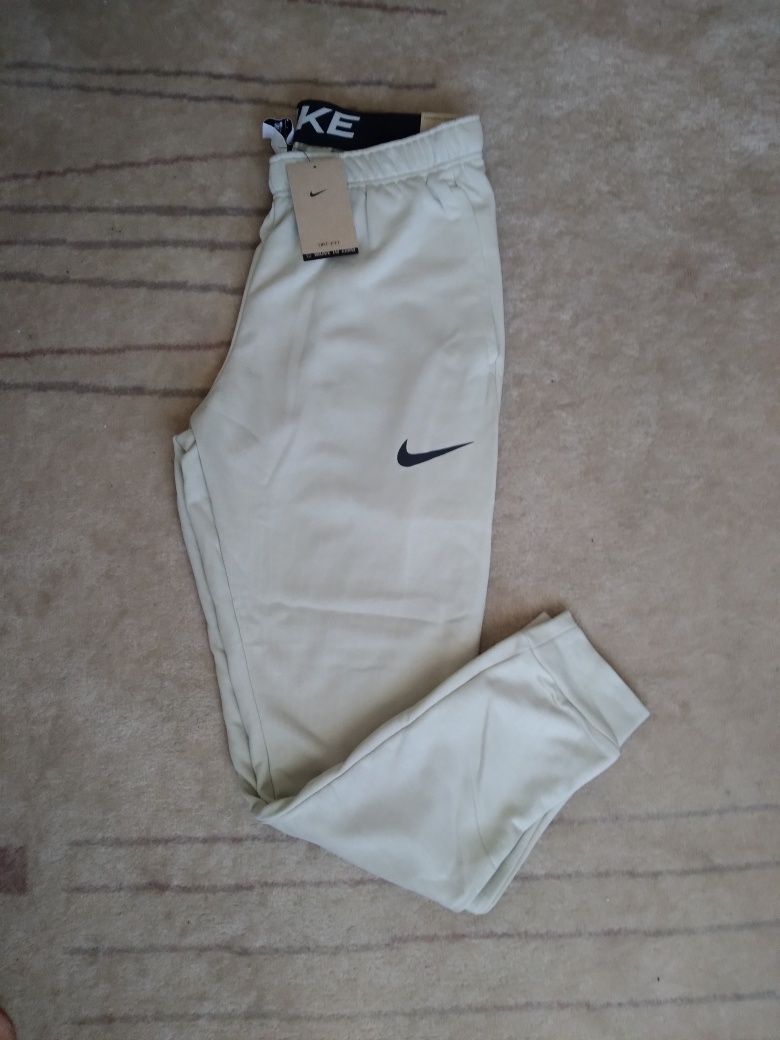 Spodnie dresowe Nike Taper r. M