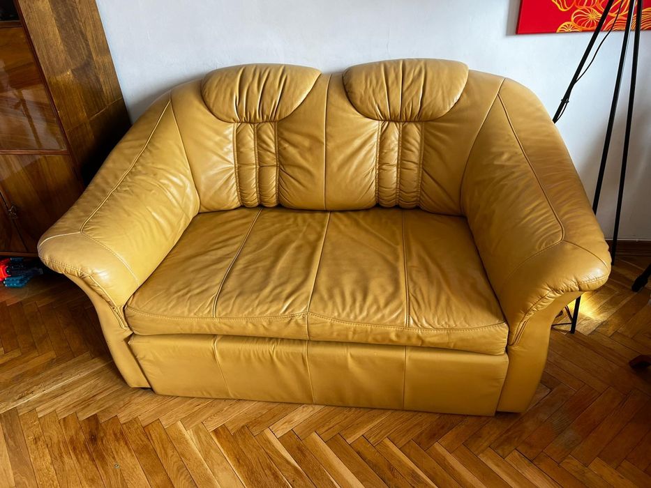 Sofa dwu osobowa rozkładana  skóra naturalna.