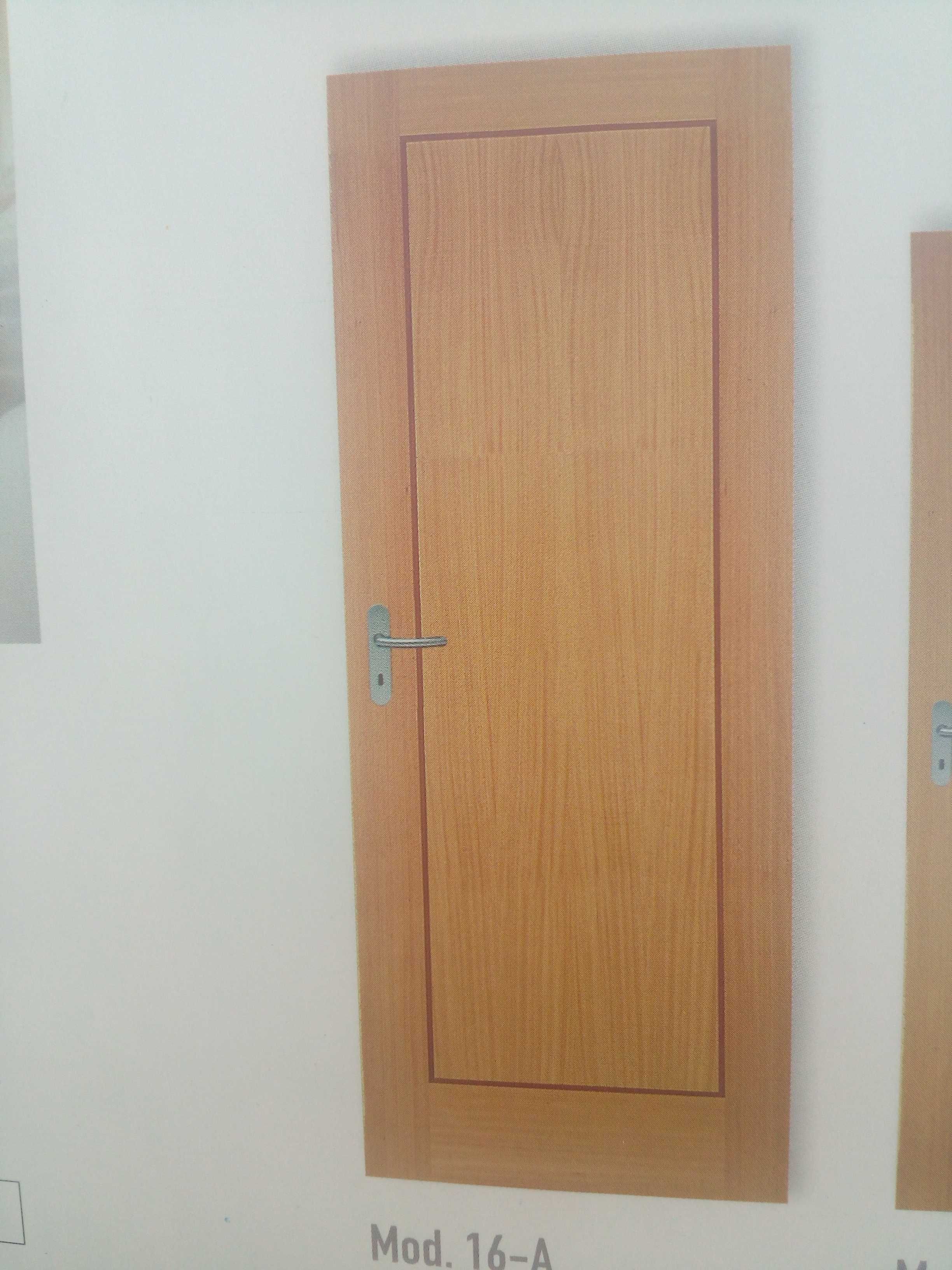 Portas Decorativas para interior em Mogno e Tola em Promoção