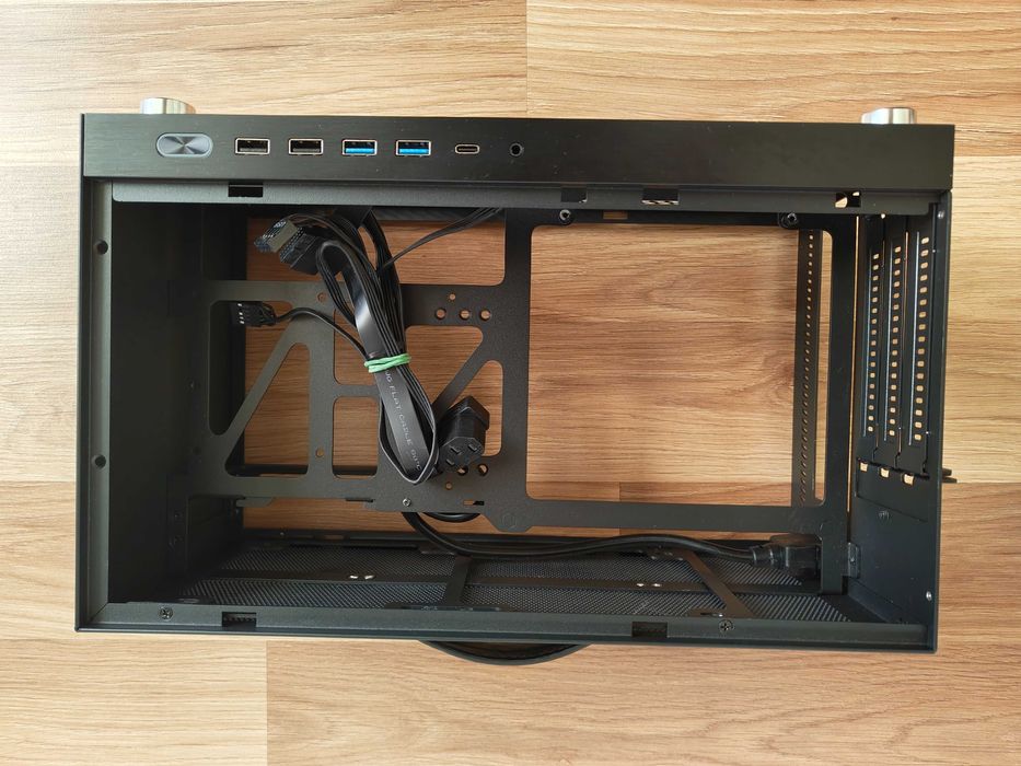 Obudowa SSF model S400 (Mini ITX), chłodzenie, zasilacz.