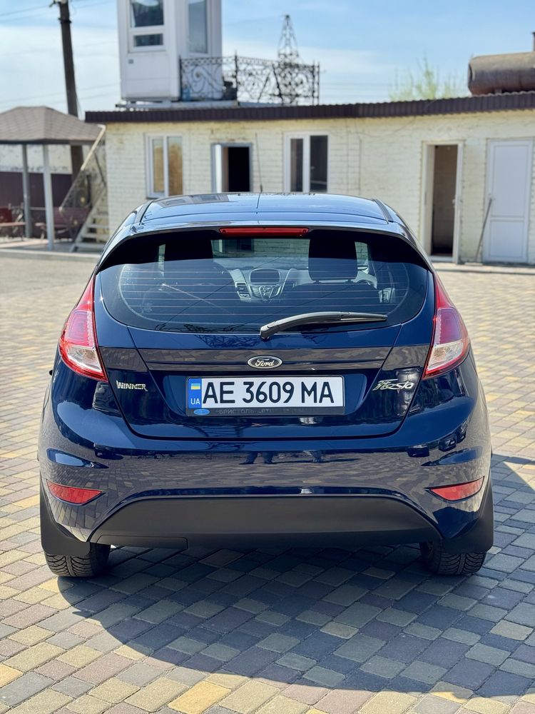 Продам автомобиль Ford Fiesta 2016