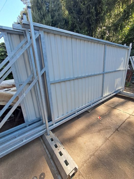 Brama  przesuwna z blachą 6 metrów