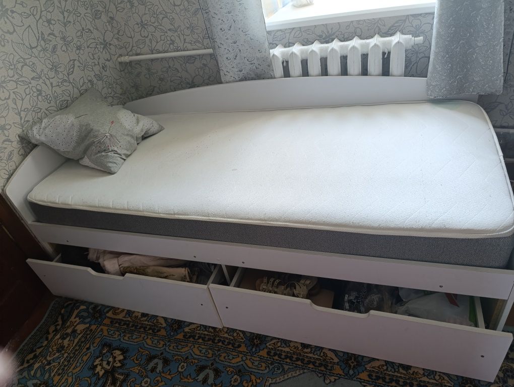 Меблі дитячі ліжко та шафа