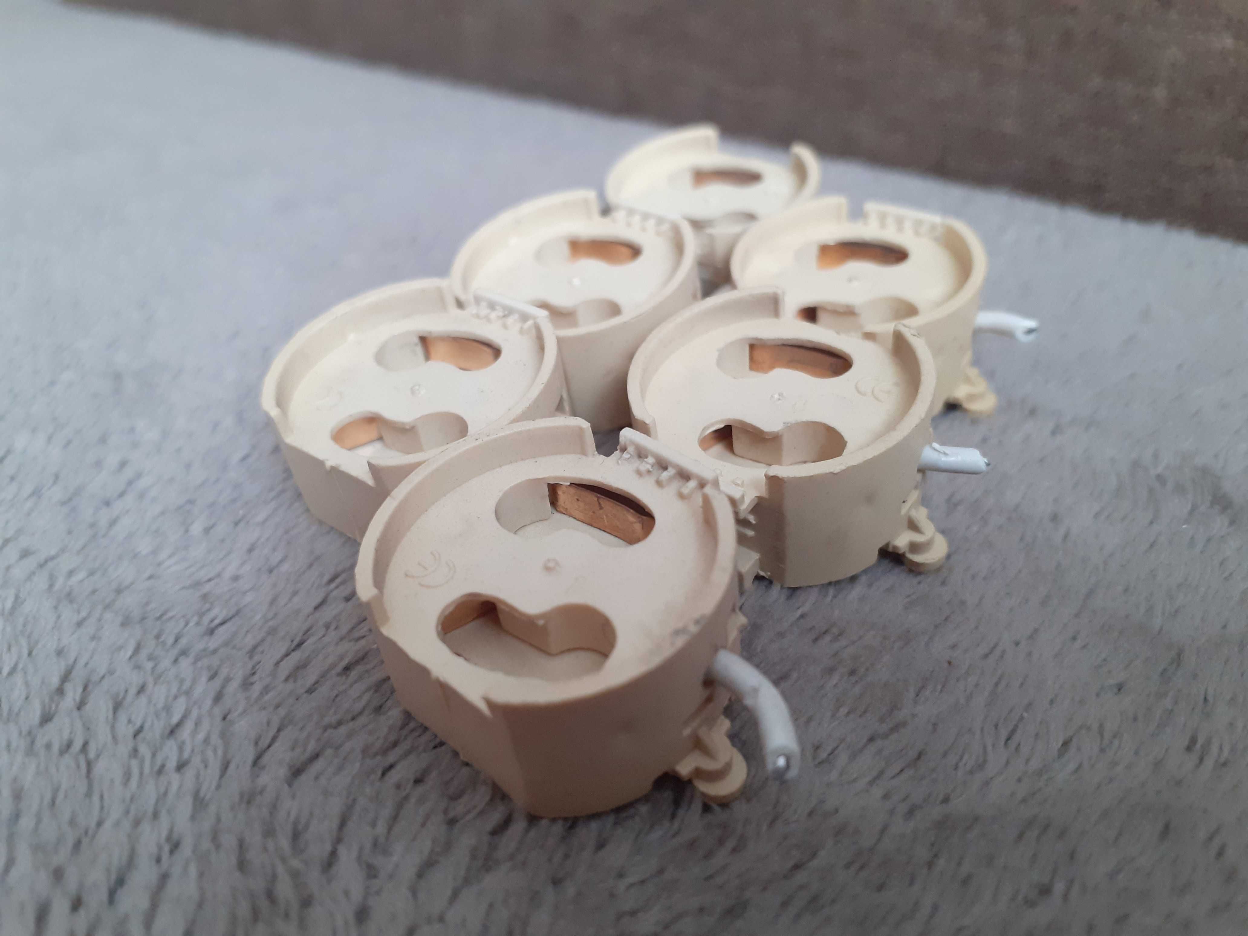 Oddam gniazda świetlówek CFL T4 G23 12 szt.