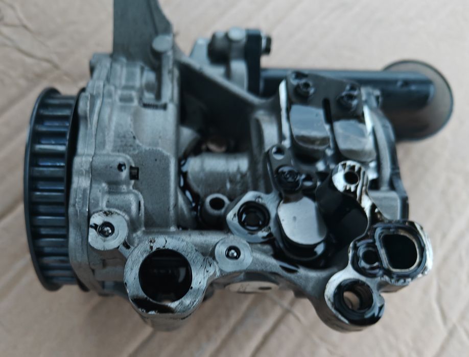 Вакуумний масляний насос Volkswagen b7 04L 145 208 H