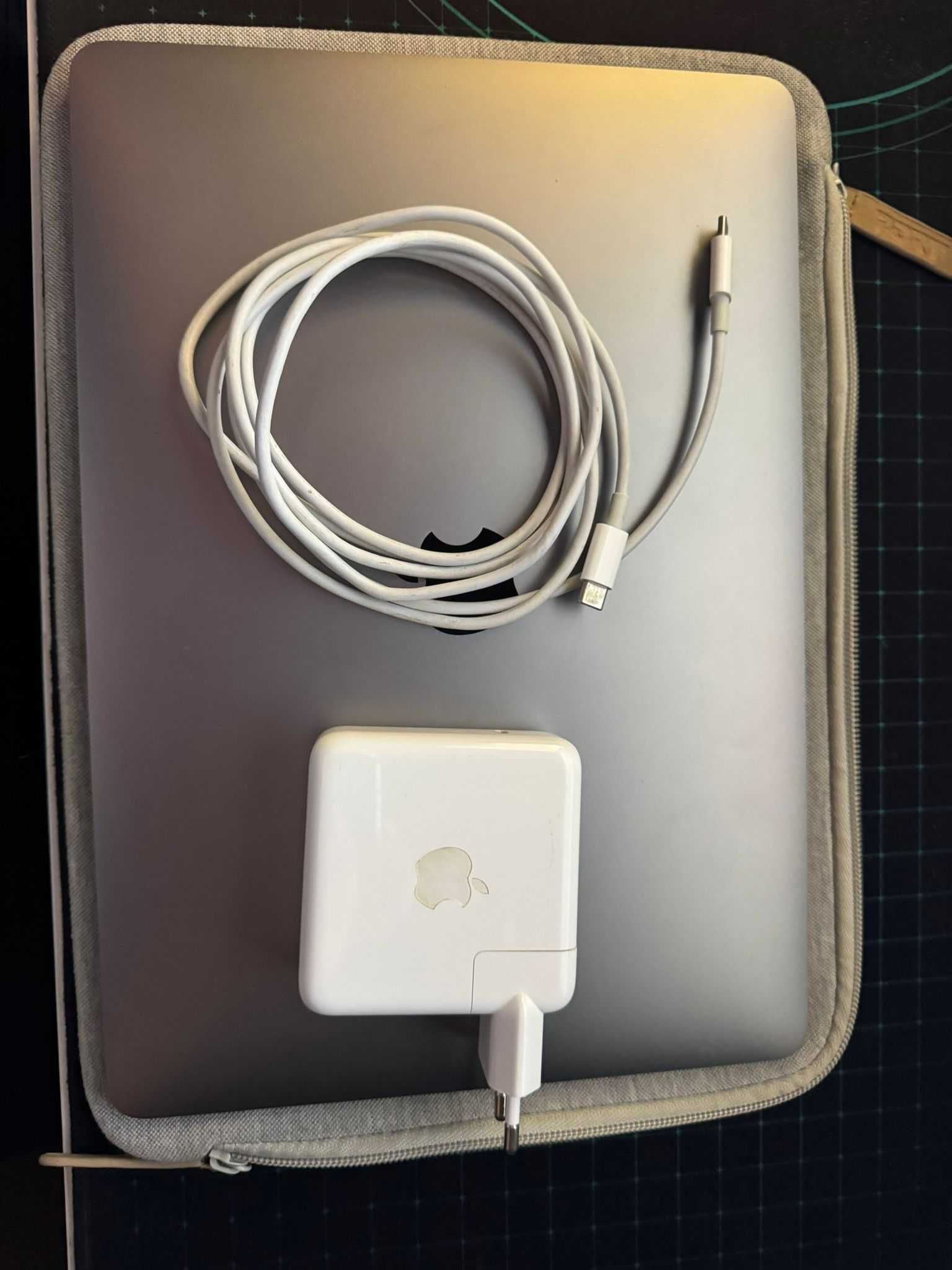 MacBook Pro 13 M1 (2020) Estado Impecável | 97% Bateria Caixa Original