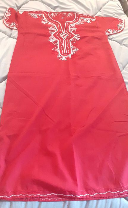 Vestidos Túnicas, Marroquinas e Tunisianas  e 1 calças. NOVOS