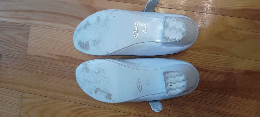 Eleganckie buty komunijne dla dziewczynki roz. 34 MIKO

polskiego prod