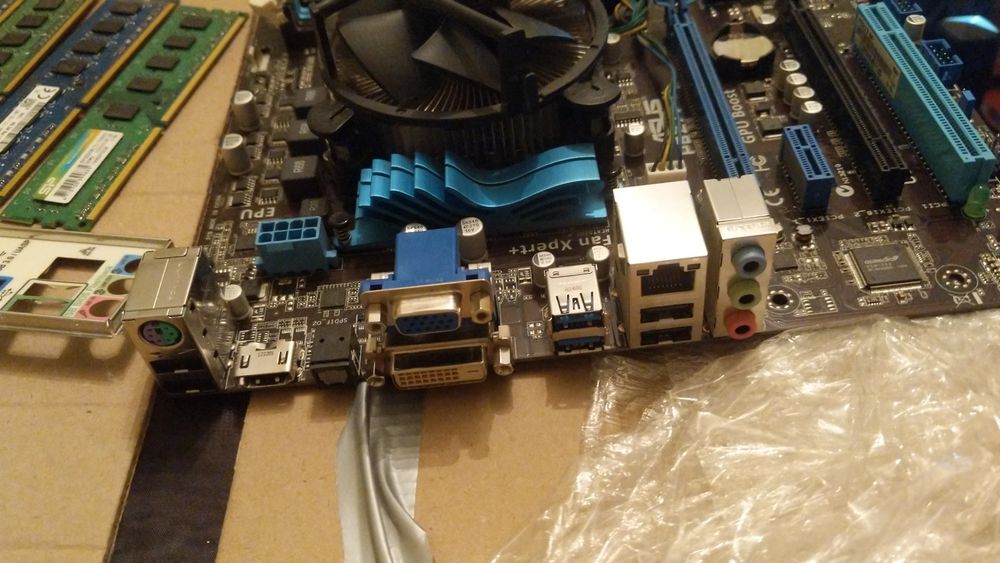 Asus p8Z77-m + xeon 1230v2 + 12gb DDR3