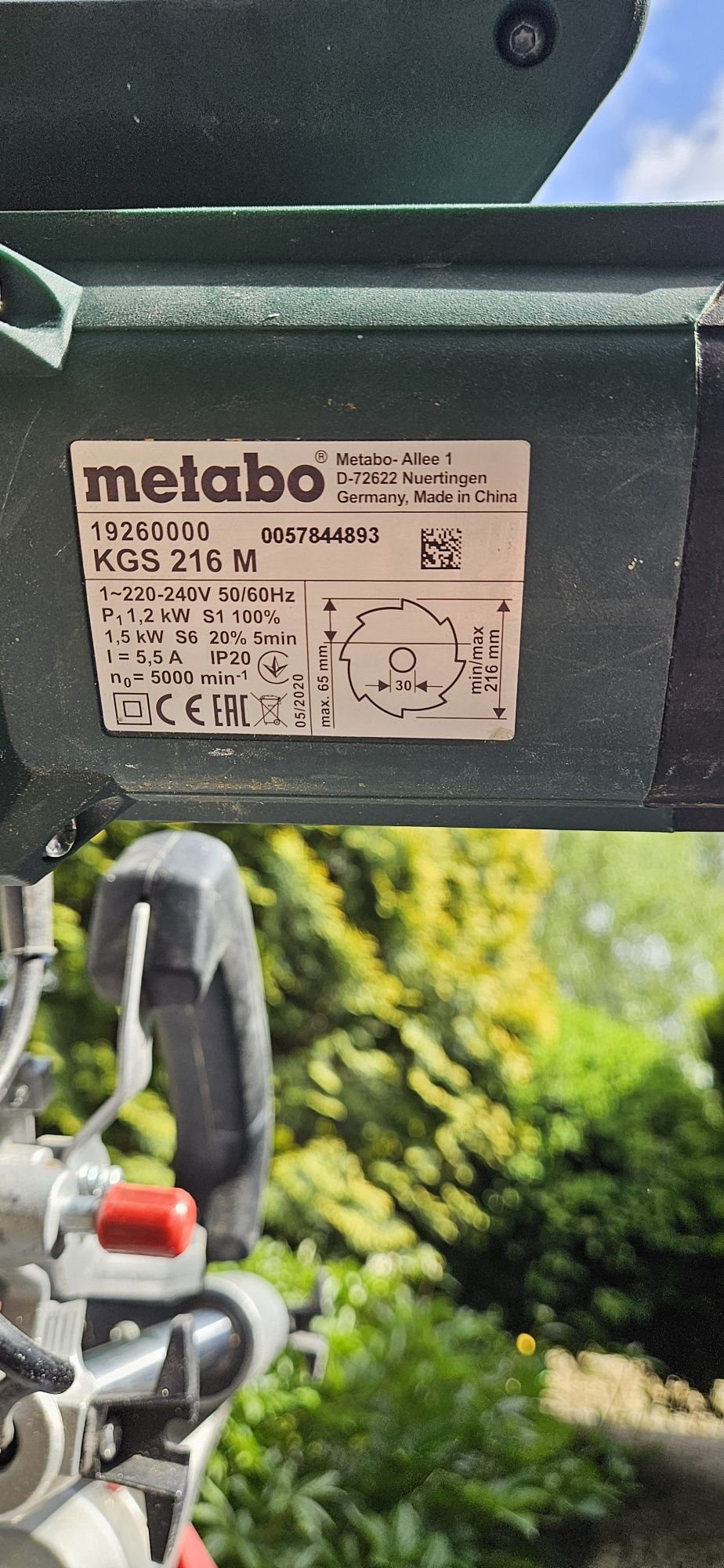 Piła ukosowa z posuwem Metabo