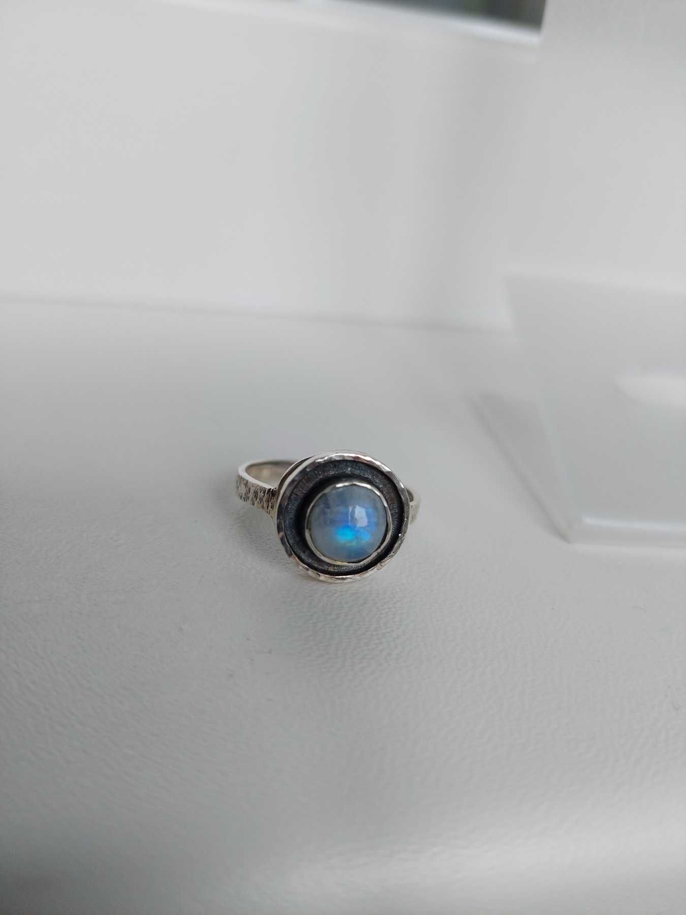 серебряные серьги с лунными камнями