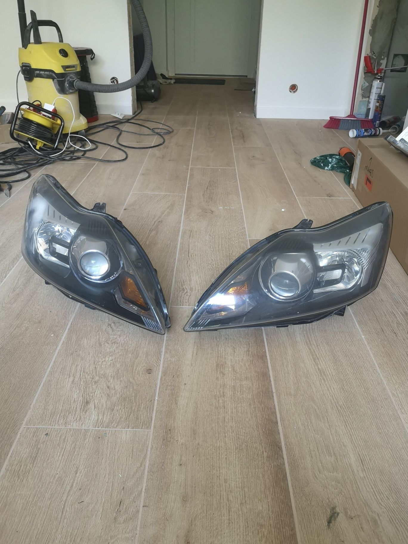 Lampy xenon ford focus mk2 komplet tanio!