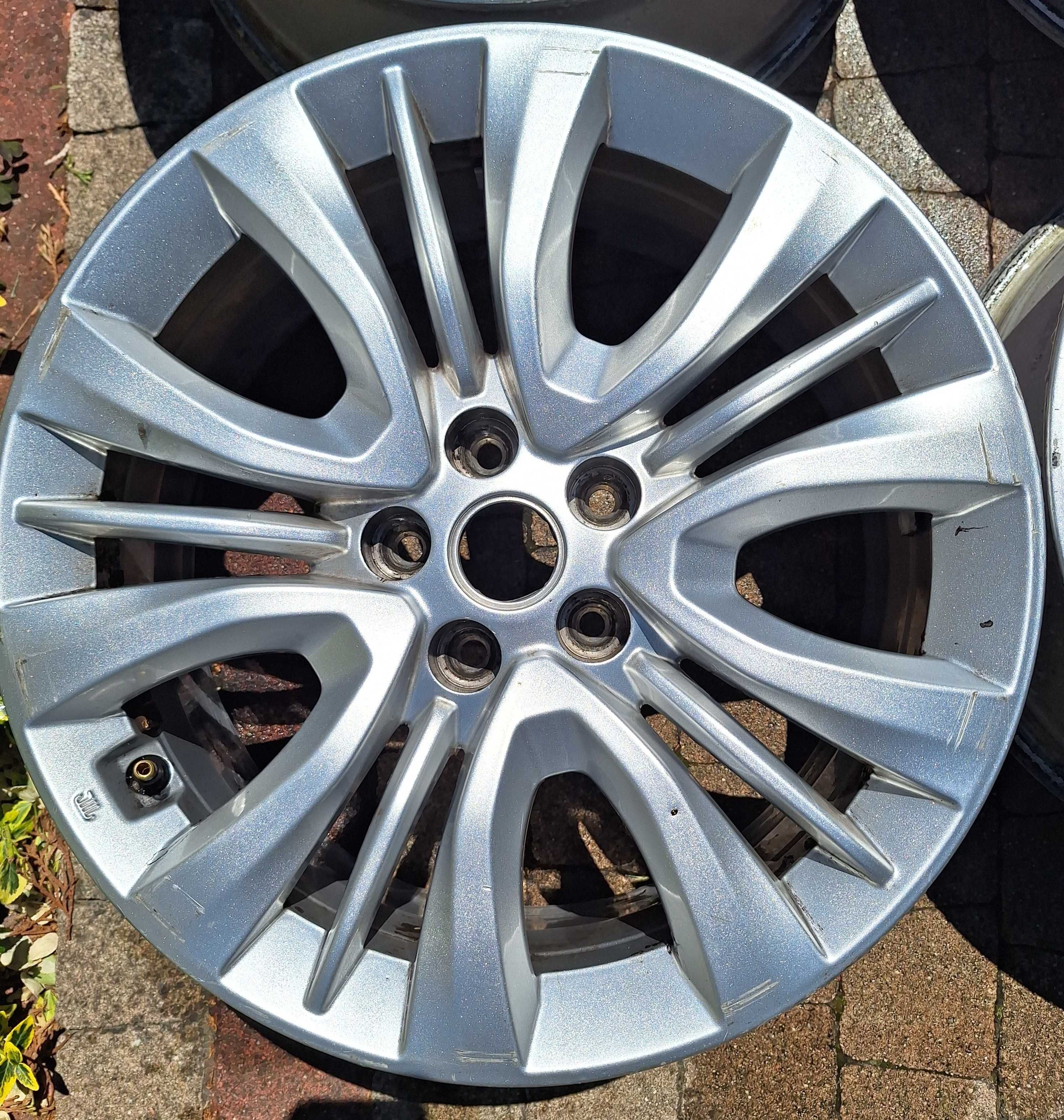 Komplet używanych felg aluminiowych 16" Fiat Tipo