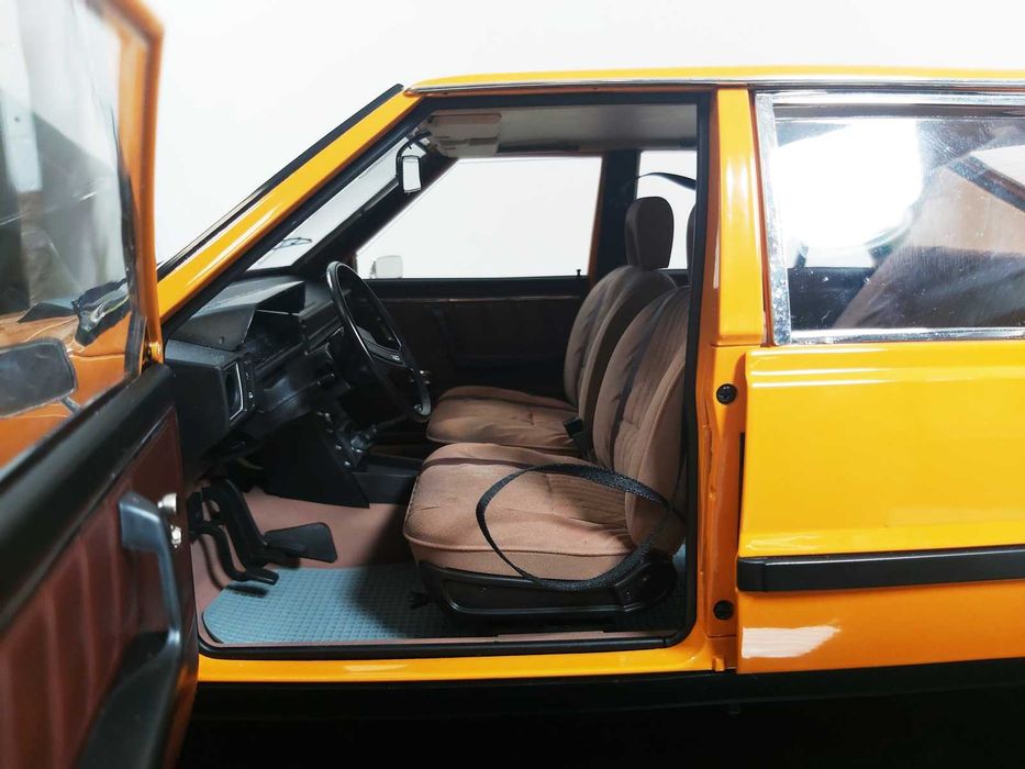 Model Deagostini Polonez 1500 Skala 1:8 + Gablota LoombardNidzica