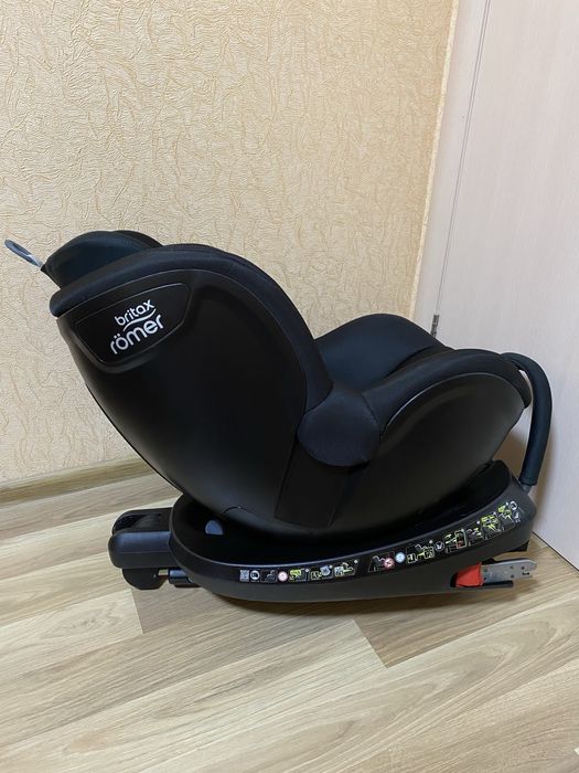 Автокресло поворотное BRITAX-ROMER DUALFIX 2 R с рождения до 4 лет